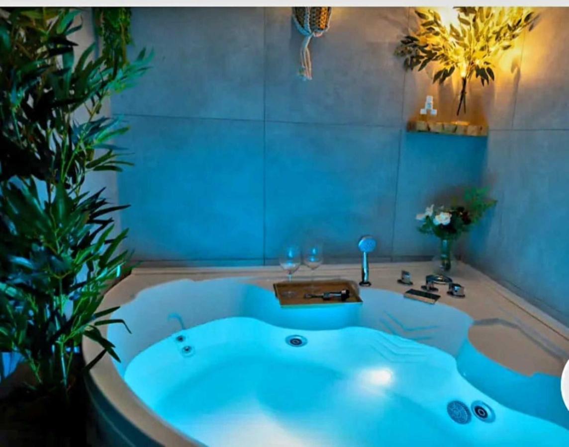 Casina Via Foria Bed & Breakfast Napoli Exterior foto