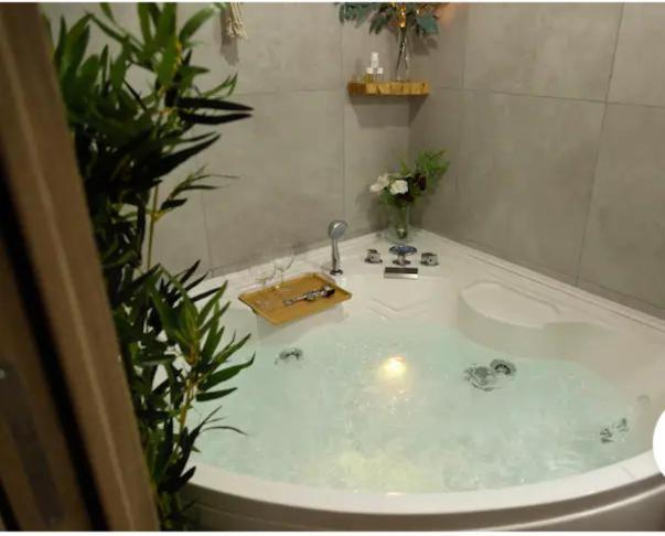 Casina Via Foria Bed & Breakfast Napoli Exterior foto