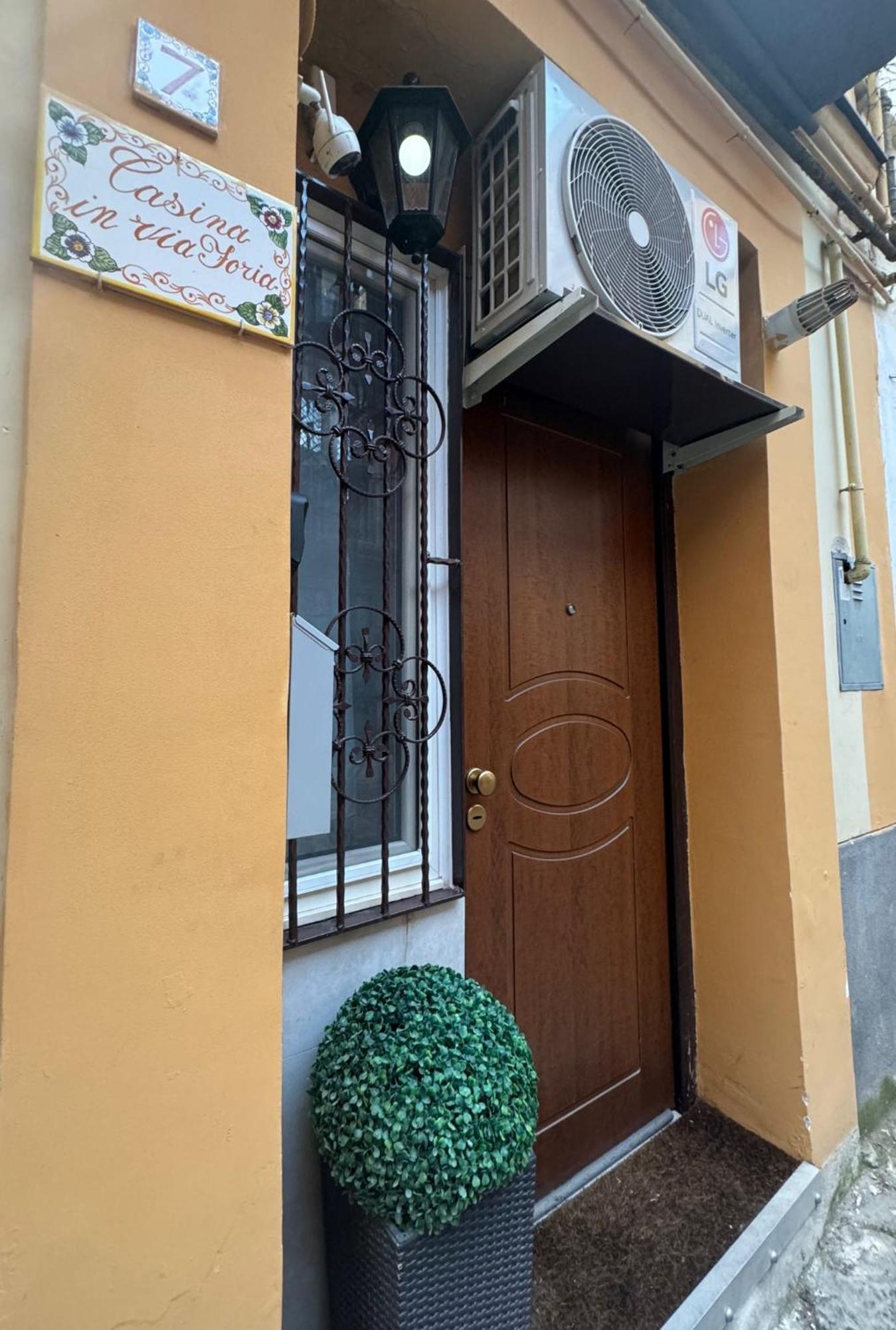 Casina Via Foria Bed & Breakfast Napoli Exterior foto