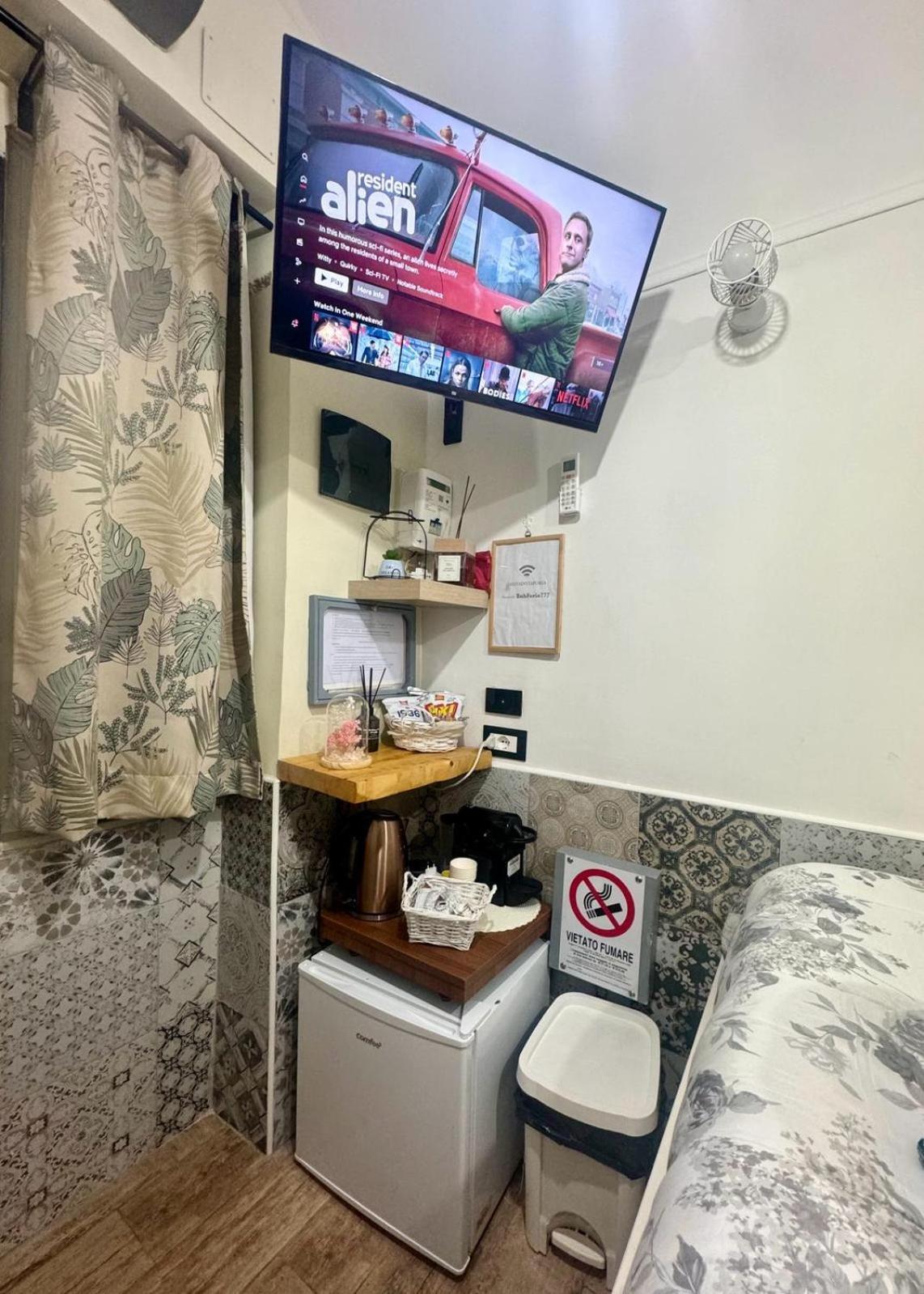 Casina Via Foria Bed & Breakfast Napoli Exterior foto
